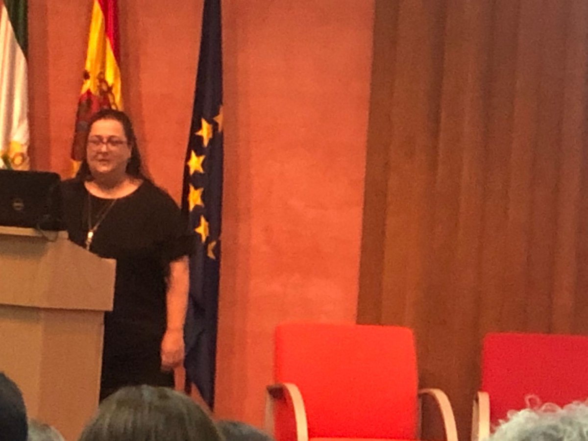 HUniv_Poniente's tweet photo. La resp de Gestión de Cuidados del 
#HUnivPoniente @maiesmo presenta el Proyecto Humans Training en la I Jornada de Investigación en Cuidados y Humanización de la Cátedra Invescare, celebrada en @EASPsalud 
#SomosPoniente
@saludand @AlmeriaJunta @peacro @CheloArtero @HumanizAndal https://t.co/d7vuJEu5Vl