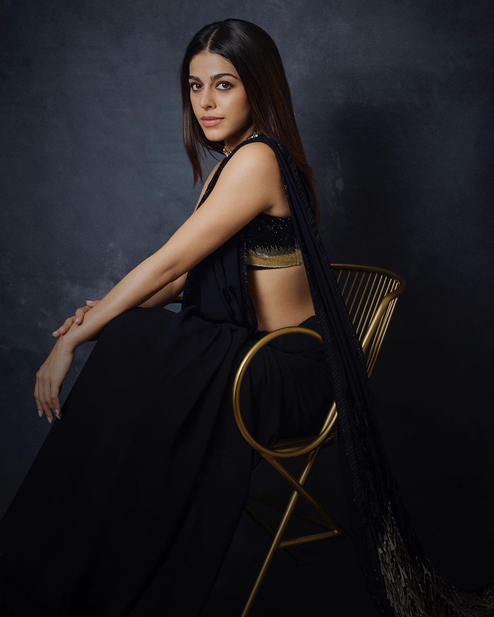 AlayaF___'s tweet photo. 🖤✨🖤✨🖤

Photographs by #TrishaSarangSathaye
Styled by @MohitRaich with #TarangAgarwal
#ShubhiKumar
Hair &amp; make up by @o_mehak
Outfit : @ManishMalhotra @MMalhotraworld
Accessories : #DiamantinaFineJewels https://t.co/ZLZamh8AlZ