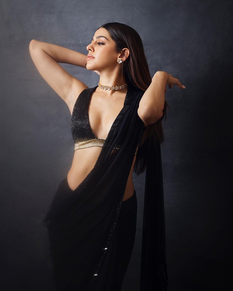 AlayaF___'s tweet photo. 🖤✨🖤✨🖤

Photographs by #TrishaSarangSathaye
Styled by @MohitRaich with #TarangAgarwal
#ShubhiKumar
Hair &amp; make up by @o_mehak
Outfit : @ManishMalhotra @MMalhotraworld
Accessories : #DiamantinaFineJewels https://t.co/ZLZamh8AlZ