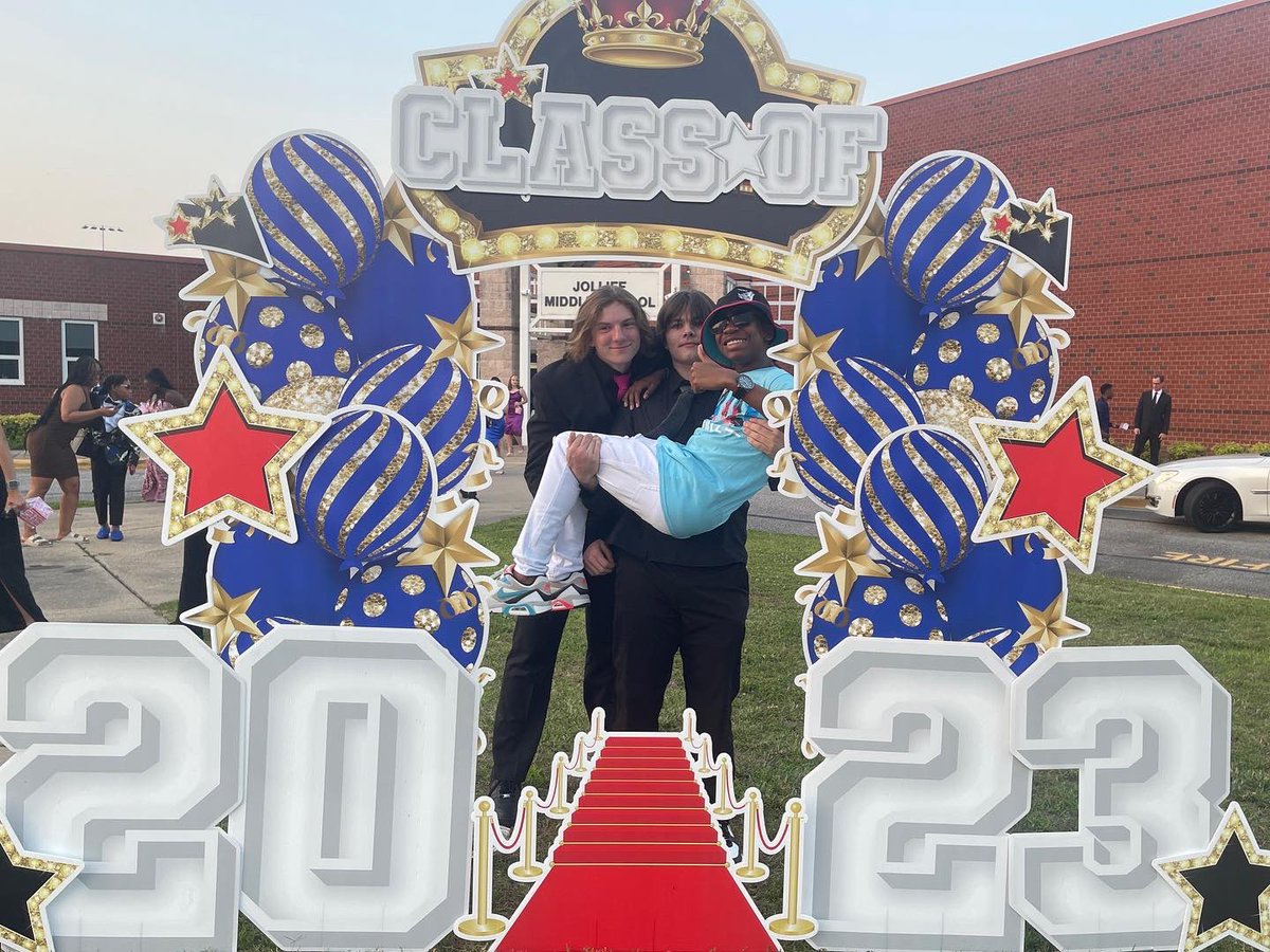 JolliffMiddle's tweet image. A Night in Hollywood-8th graders looked great &amp;amp; the @ycqchesapeake was the perfect accessory! Thank you Yard Queen - your donation was the perfect surprise! #JAGSdressandimPRESS #checkoutycqoninsta #engageCPS #redcarpet #futureinfocus