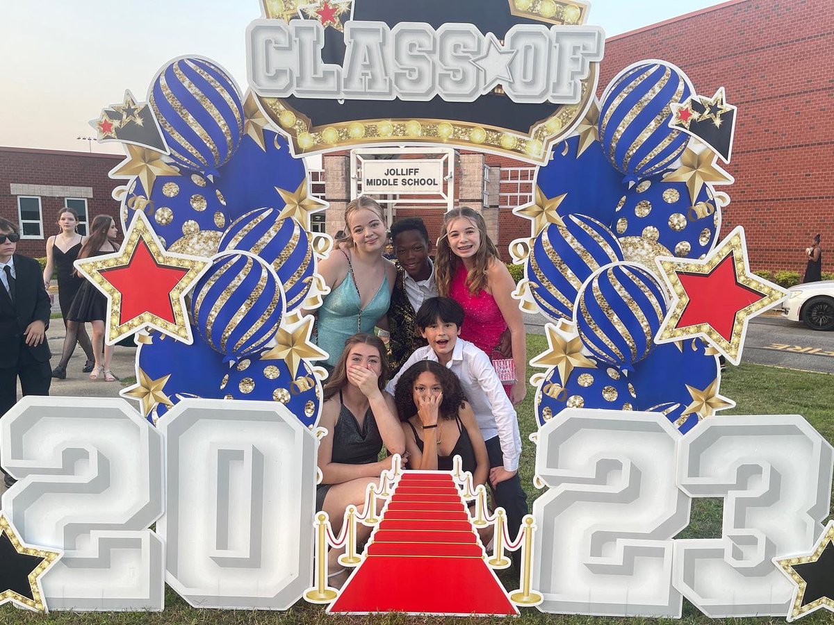 JolliffMiddle's tweet image. A Night in Hollywood-8th graders looked great &amp;amp; the @ycqchesapeake was the perfect accessory! Thank you Yard Queen - your donation was the perfect surprise! #JAGSdressandimPRESS #checkoutycqoninsta #engageCPS #redcarpet #futureinfocus