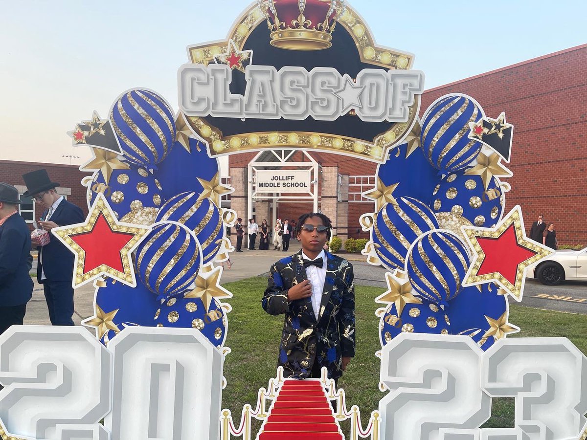 JolliffMiddle's tweet image. A Night in Hollywood-8th graders looked great &amp;amp; the @ycqchesapeake was the perfect accessory! Thank you Yard Queen - your donation was the perfect surprise! #JAGSdressandimPRESS #checkoutycqoninsta #engageCPS #redcarpet #futureinfocus