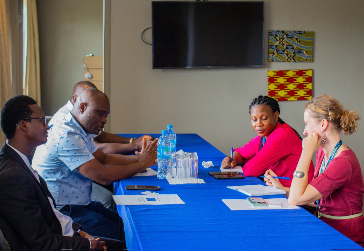 eueomsl2023's tweet photo. In #SierraLeone many professional media organisations advocate for press freedom. Here EUEOM Media and Social Media Analysts discuss the pre-election reporting environment with Guild of Editors, Association of Broadcasters, and the SLAJ President Ahmed Sahid Nasralla https://t.co/ivGmtNllRB