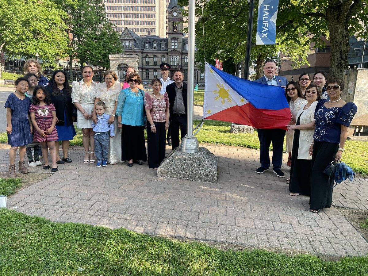 MikeSavageHFX's tweet photo. June is also Philippine Heritage Month. Today we raised the flag of the Philippines 🇵🇭 in Grand Parade to celebrate 125th anniversary of their independence. It’s is a pleasure to recognize this amazing community that contributes to our City’s diversity.#PhilippineIndependence https://t.co/vHqcSYEcO3