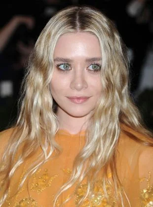 merlinpapin3's tweet image. .@FredOL69007 On souhaite un Bon Anniversaire à #MaryKateOlsen et #AshleyOlsen qui ont 37 ans on peut les voir dans 

La Fête à la maison
Une Journée à New York
Charlie Angel's