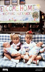 merlinpapin3's tweet image. .@FredOL69007 On souhaite un Bon Anniversaire à #MaryKateOlsen et #AshleyOlsen qui ont 37 ans on peut les voir dans 

La Fête à la maison
Une Journée à New York
Charlie Angel's