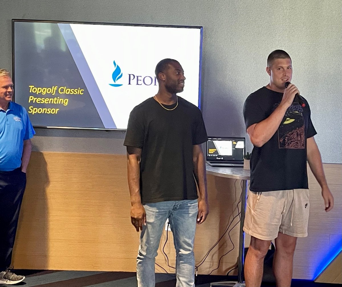 SalArmyPGH's tweet photo. ⛳Golfing for good! 🏈Thanks again to @steelers #MilesBoykin and #ZachGentry for partnering with us on this year's Topgolf Classic, benefiting @WTAE's project Bundle-Up. Read more in this recent feature: https://t.co/nUgF4nQXuw
#bundlethemup #pittsburgh #salvationarmywpa https://t.co/SHVwOQe0pM