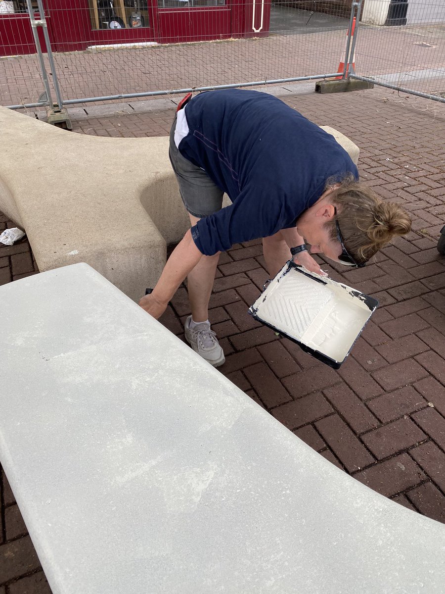 #WeAreHere on Taunton’s High Street! 
This morning we have been priming the first 3 of 10 concrete benches, ready for our communities designs to be painted on them themed to #ClimateChange for our collaborative project with <a href="/RightsClimate/">Rights : Community : Action</a> &amp; <a href="/SomersetCouncil/">Somerset Council</a> 
#ClimateAction
