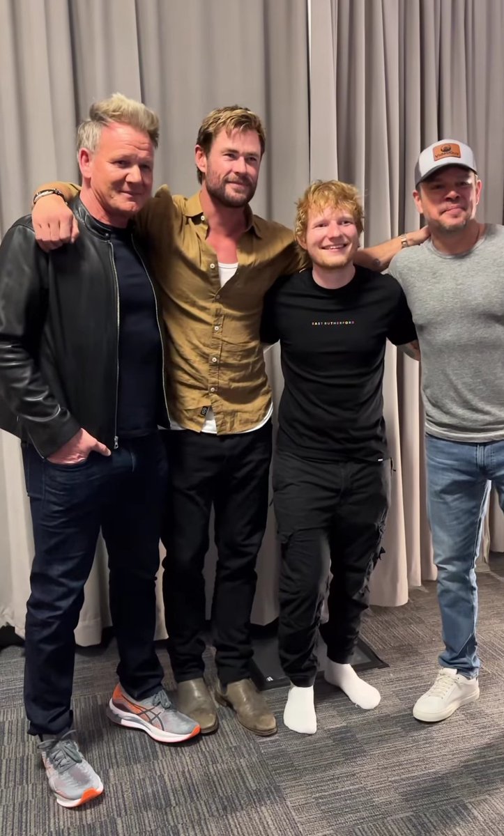 RT @EdSheeranUY: Ed junto a Gordon Ramsay, Chris Hemsworth y Matt Damon en el backstage de anoche https://t.co/Pxw2nmJ65B