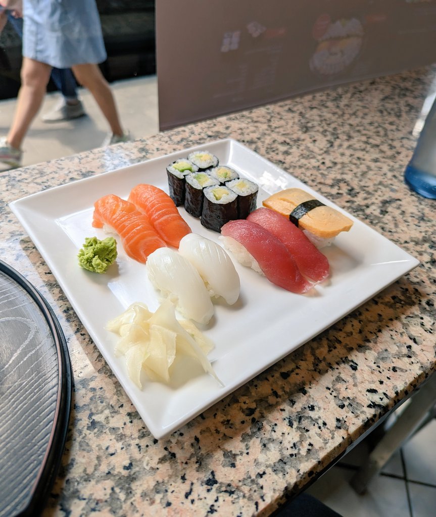 hollaver's tweet photo. Perfect lunch 🍣 #düsseldorf https://t.co/oofxdVANVL