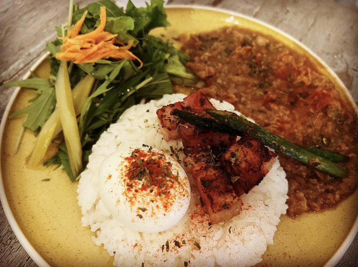 ichisan_garage's tweet photo. アスパラベーコンのWポークカレーは
間違いない美味しさ。
ご飯に乗ってる卵もナイスな嬉しさ🥚
あと、野菜も美味しい。
6月の一品。
#ドットエヌ
#dotn
#カフェ
#カレー
#ランチ
#朝ご飯 https://t.co/NAmUfOVFxY