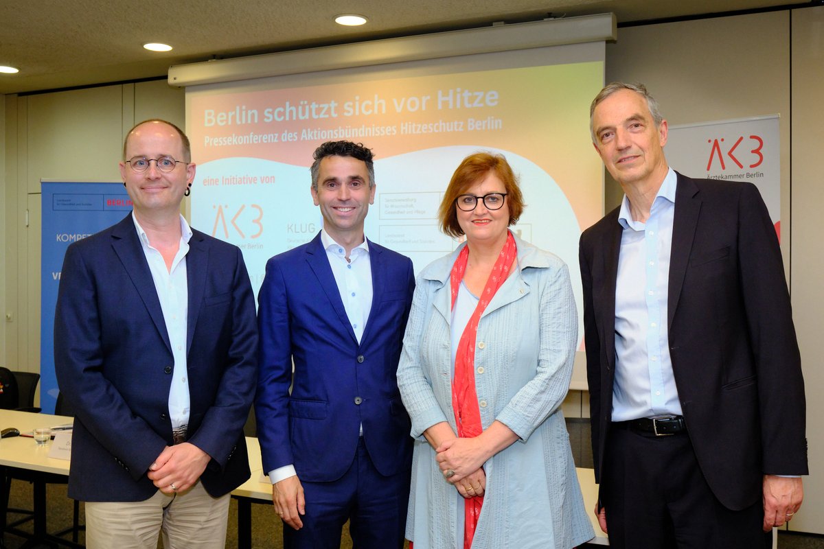 #Hitze kann töten, auch hier in #Berlin. "Unser gemeinsames Ziel ist es, vorausschauend auf neue Gesundheitsrisiken wie Hitzeperioden zu reagieren", sagt Senatorin @CzyIna heute auf der PK des #AktionsbündnisHitzeschutz.
berlin.de/sen/wgp/servic…
📸ÄKB/ A. Wagenzik
<a href="/KlimaGesundheit/">KLUG - Deutsche Allianz Klimawandel und Gesundheit</a>