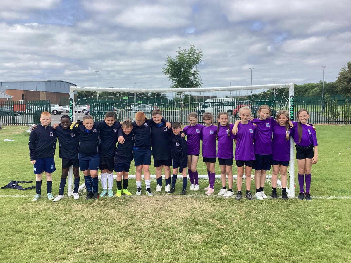 BramblesTVEd's tweet photo. The year 5/6 boys and girls football teams played in the Wilf Manion tournament. Both teams showed fantastic determination, sportsmanship and teamwork. The girls won their league and got beat in the semi finals! Well done to both teams! #sport #physicaleducation #eduteach https://t.co/5ne5tsu5Cp