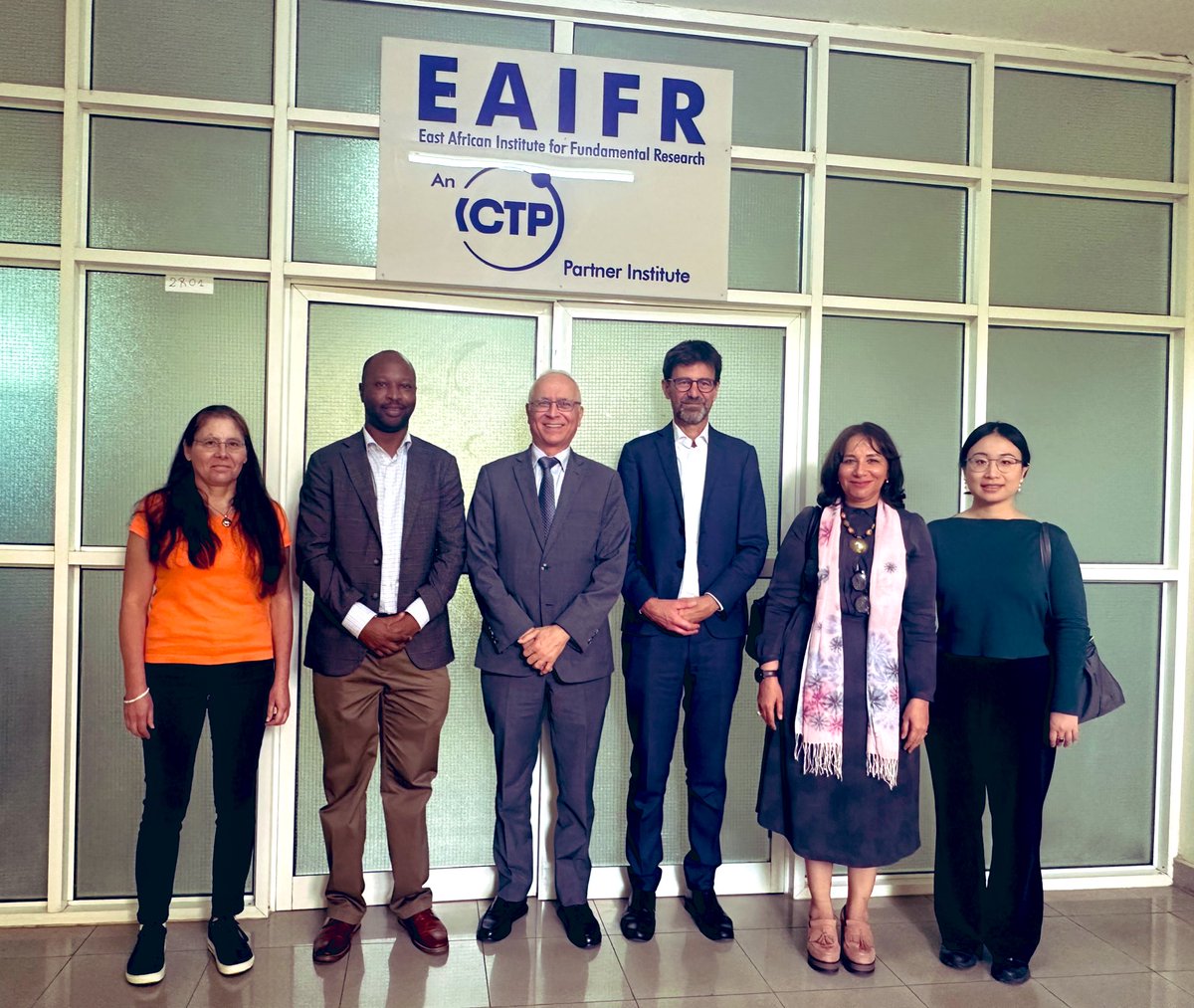 Taking opportunity of my participation to the @_AfricanUnion Reforme Retreat in Kigali, I visited the the East Africa institute Fundamental Research. I Met Dr. Omolulu Akin-Ojo Director @ictpeaifr, @SandroScandolo from @ictpnews & @amalkasry @UNESCO. Discussed Coop. with AUC/PAU
