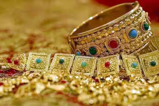 DunyaNews's tweet photo. فی تولہ سونے کی قیمت میں بڑی کمی #goldmarket #goldrateinpakistan https://t.co/MmXoyCcp7B https://t.co/gTsLkvpMBf
