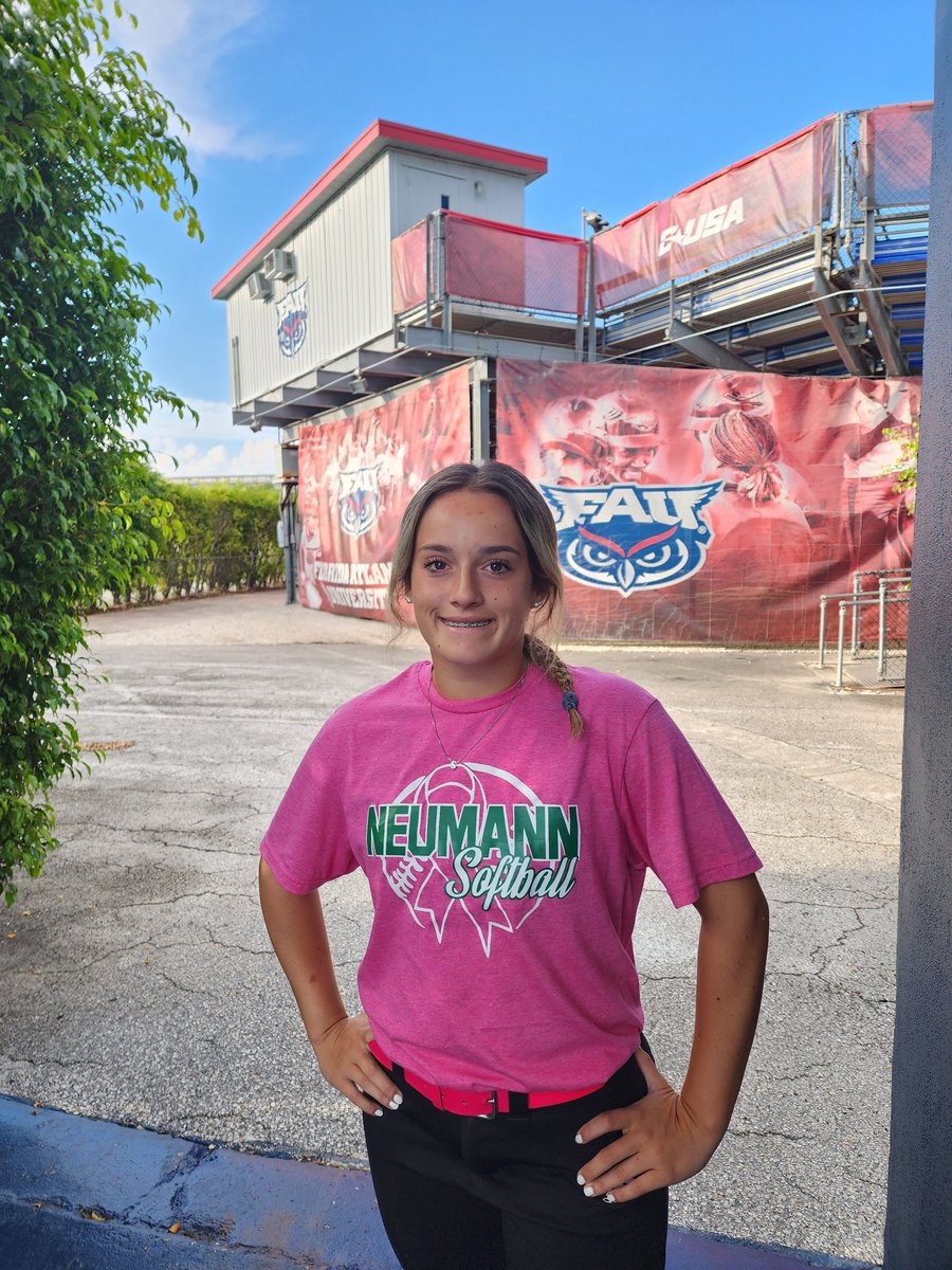 Ready for camp! 
🦉🥎❤️🤍💙
#fau #fauowls #softball #floridaatlanticuniversity #fausoftball #softballcamp