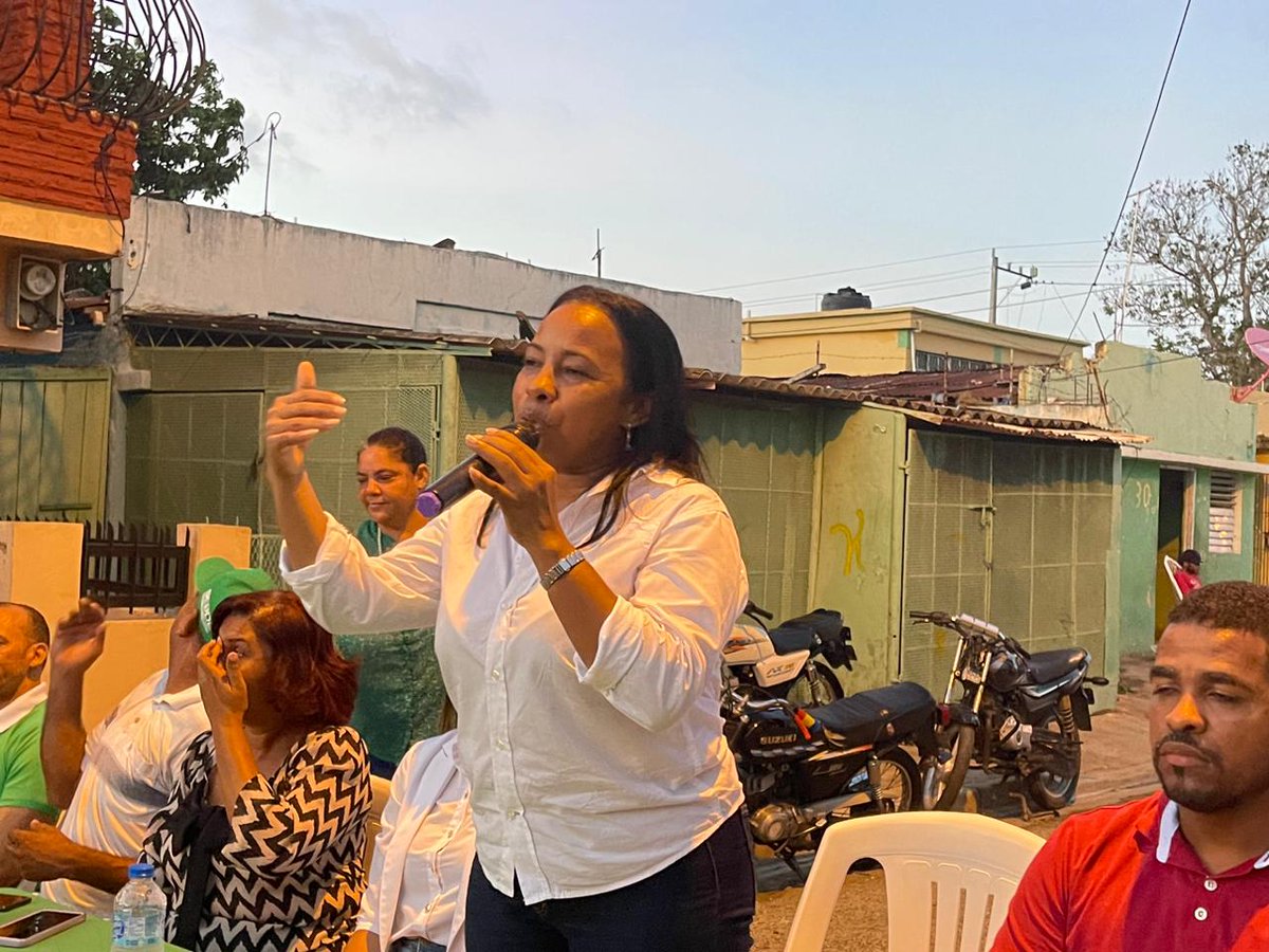 profetizando_23's tweet photo. Los 3 Brazos están Atoa Con Alexandra, los ciudadanos expresaron su confianza en la Pdta Circ 2 SDE y miembro Dir. Política FP @AlexandrapenaRD en que ella no los va a defraudar desde el Congreso Nacional.
#AlexandraTeEscucha
#SeguimosCreciendo
#LeonelEnPedroBrand
@wallynet3 https://t.co/5NjFWPM6b7
