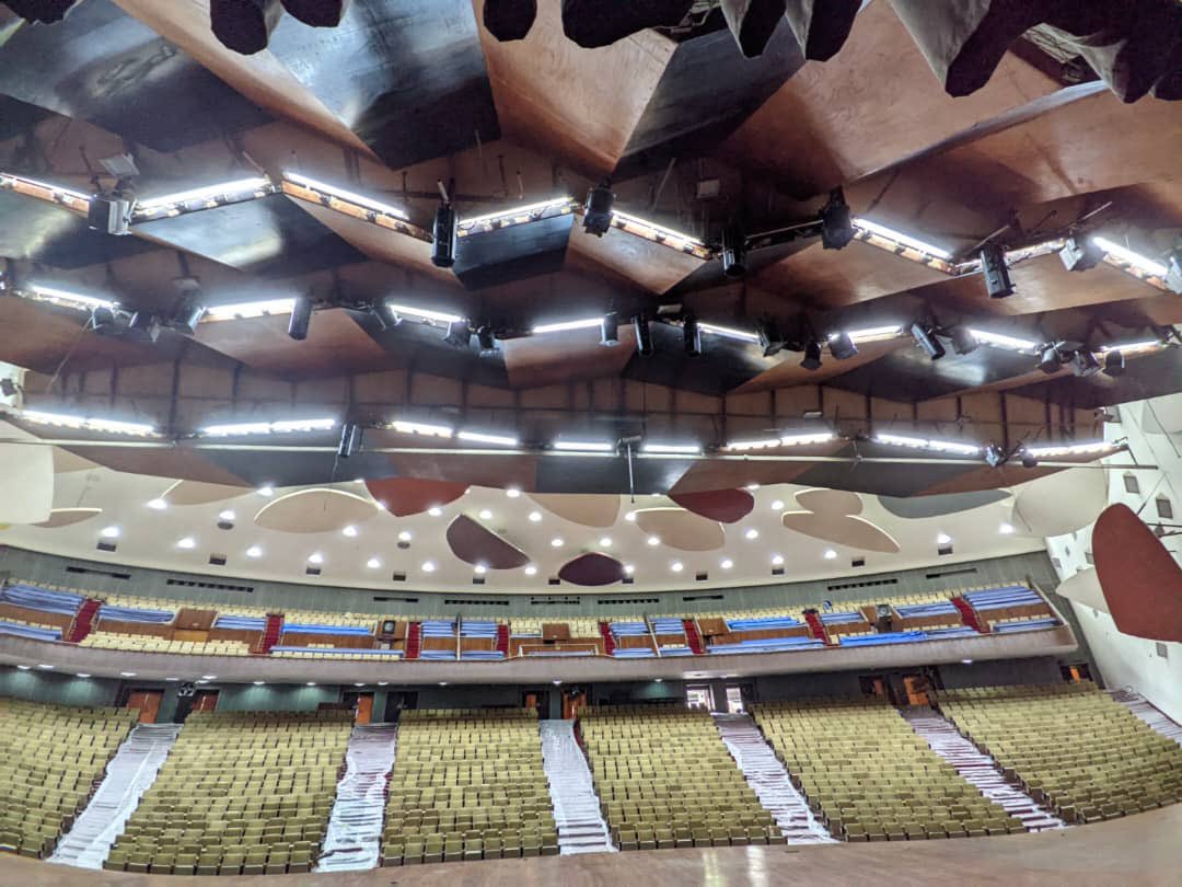 VivaLaUCV's tweet photo. Hoy nuestra Aula Magna UCV abre sus puertas para recibir a los graduandos de las escuelas de Salud pública, Enfermería y Nutrición quienes hoy reciben sus medallas.

¡Felicidades a todos! https://t.co/C9ZFGQUV2N