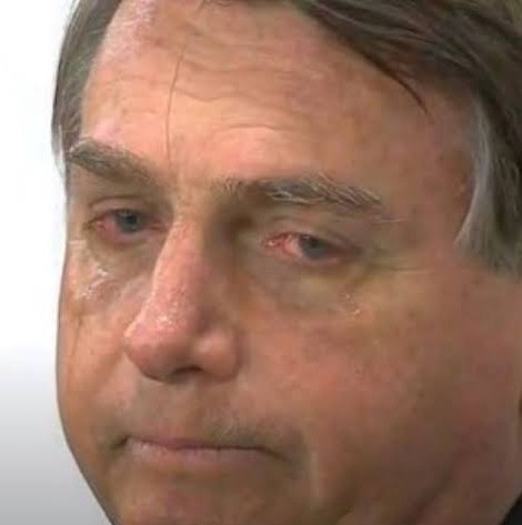 E o Bolsonaro, a uma hora dessas, chorando a morte do seu "pai" e ídolo Berlusconi, que deu vazão à atual onda da extrema-direita e, para não fugir à regra, foi acusado de escândalos sexuais, corrupção, sonegação, homofobia e xenofobia?     
O Mundo vai sepultando o fascismo