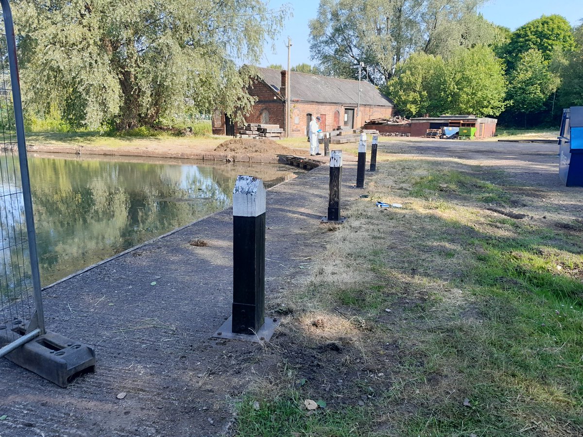 Great to have @AASaif painting & clearing up #Bradley #Workshop ready for the open event & meeting volunteers as part of #VolunteerWeek2023 
A huge #thankYou to all involved!
@CRTvolunteers 
@CRTWestMidlands 
#VolunteerByWater