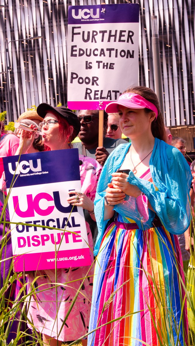 UCUYorksHumber's tweet photo. At the #RespectFE rally today in Leeds with @uculeeds @UCUBradfordColl @KirkleesUcu It's time for a decent pay rise in further education colleges across the country!!! https://t.co/3HqdYpe6XF