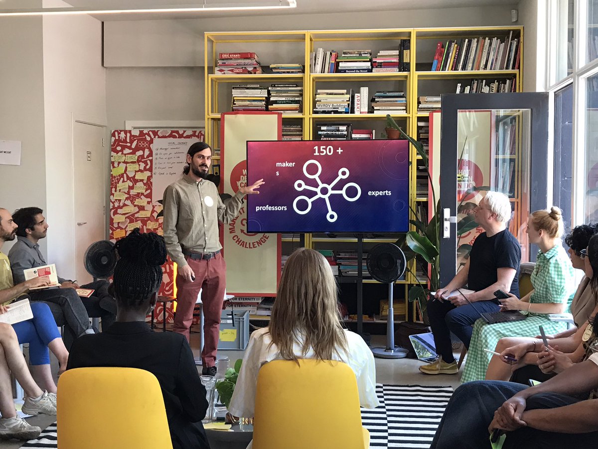 WhatDesignCanDo's tweet image. Happening now: our #MakeitCircularChallenge winners are taking part in a crash course in pitching by stage director Xander Straat.
