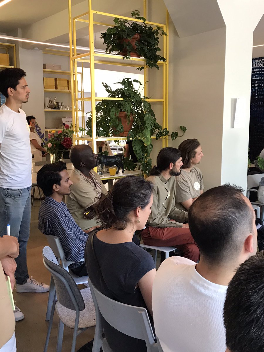 WhatDesignCanDo's tweet image. Happening now: our #MakeitCircularChallenge winners are taking part in a crash course in pitching by stage director Xander Straat.