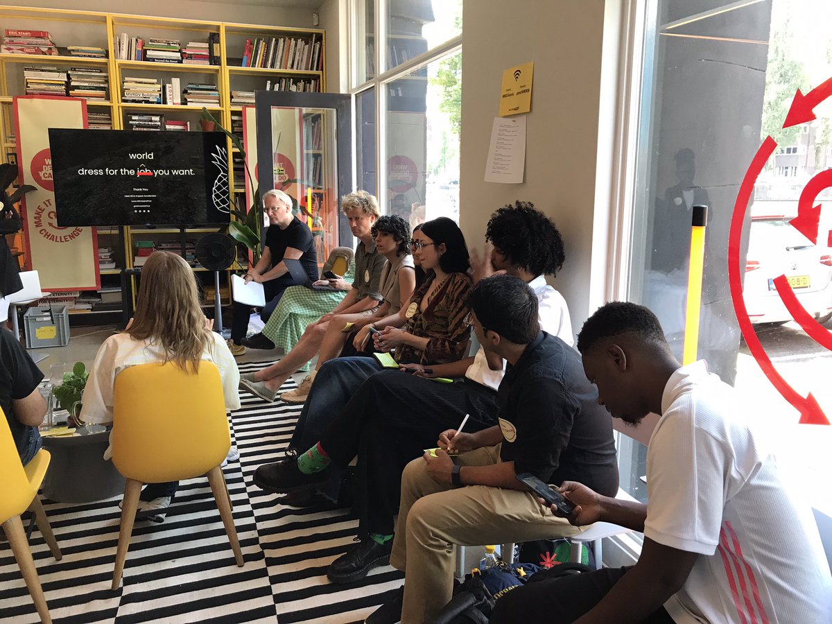 WhatDesignCanDo's tweet image. Happening now: our #MakeitCircularChallenge winners are taking part in a crash course in pitching by stage director Xander Straat.