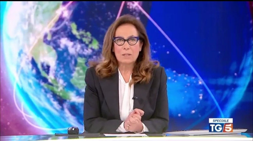 Chri_1_'s tweet photo. Qualcuno in Mediaset faccia una statua d'oro e dia un aumento di stipendio a Cesara Buonamici che è in onda ininterrottamente dalle 10 di stamattina ed andrà avanti fino alle 18. 
Una professionista unica. #SilvioBerlusconi https://t.co/2PZiZ8LcaM