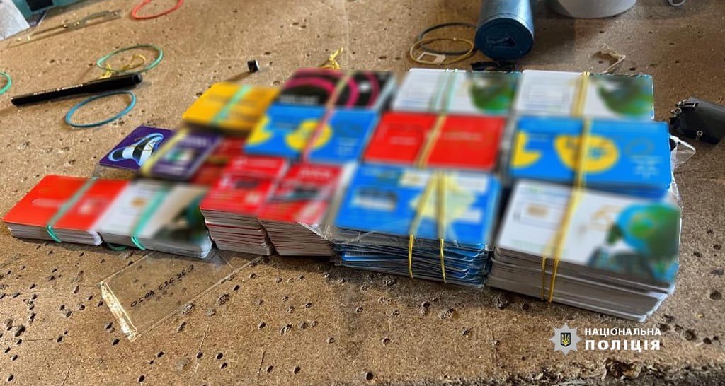 s_hnizdovskyi's tweet image. 👮‍♂️ Ukrainian police dismantled a large-scale bot farm: over 4000 bots to discredit the Ukrainian Defense Forces and spread propaganda in favor of Russia were used in Vinnytsia region.

The group consisted of three Vinnytsia residents aged 30, 38 and 42. The offenders organized a…