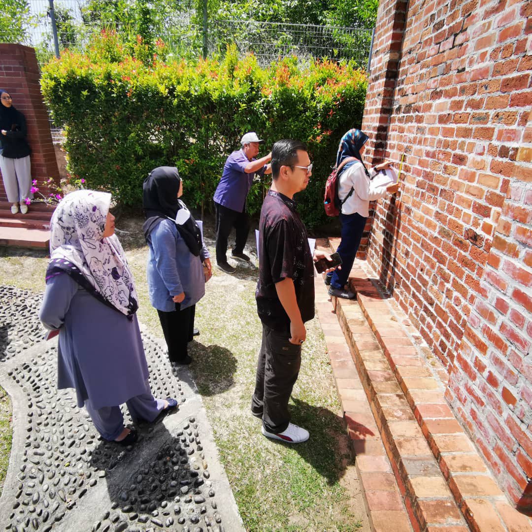 Lawatan tapak dan penyediaan maklumat untuk Bengkel Baikpulih Menara Chimney, Wilayah Persekutuan Labuan oleh Bahagian Konservasi Arkitek &amp; Struktur Forensik, Ibu Pejabat JKR Malaysia #jkrmalaysia <a href="/FaizulHanapiah/">Faizul Ali Hanapiah</a>