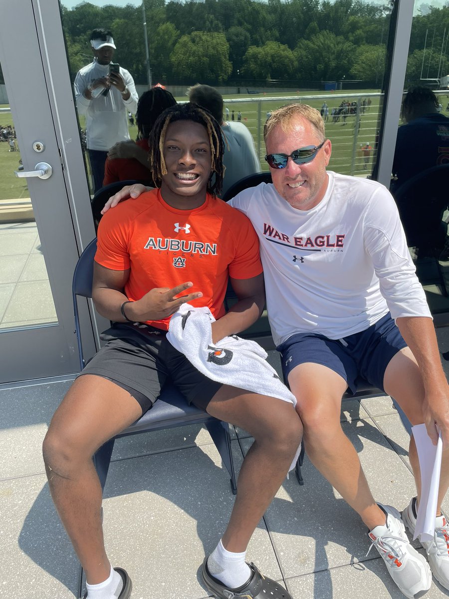 AlHenderson_1's tweet photo. #WarEagle Chilling on the plains with @CoachHughFreeze 🥶 ain’t nothing like it #WDE 🦅@CoachCaddy24 @BMattAU @ITATJason @CClemente247 @AuburnMade!! 🟠🔵 https://t.co/ChwZkcOYqD