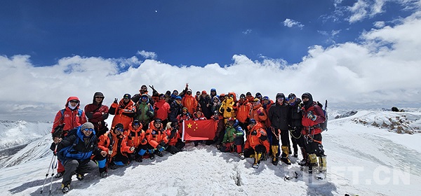 TibetNews11's tweet image. #escursionisti #cinesi raggiungono #quota #6000