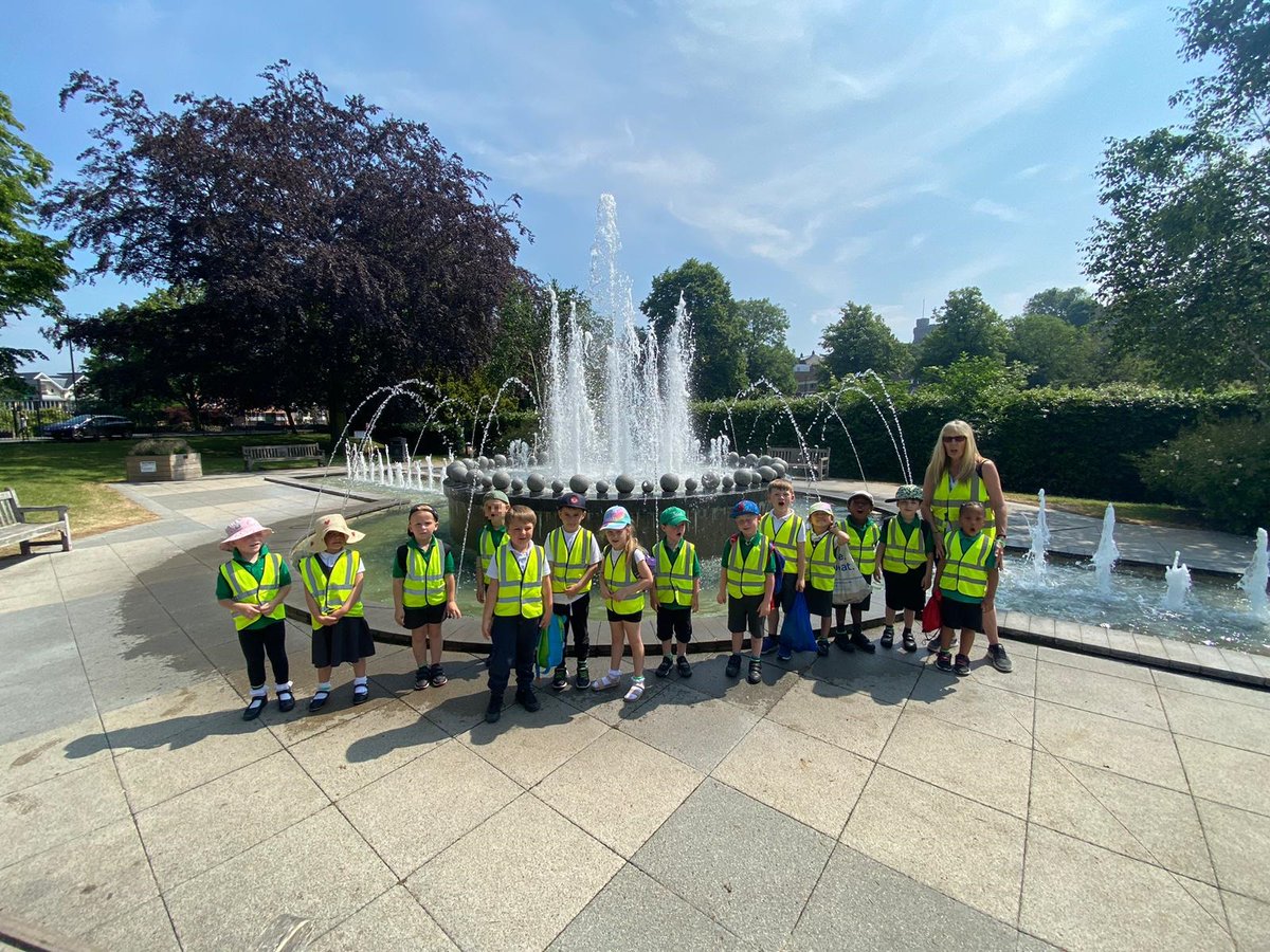 DGFSchool's tweet image. Reception really enjoyed their trip around Windsor today! #schooltrips #ourlocalarea