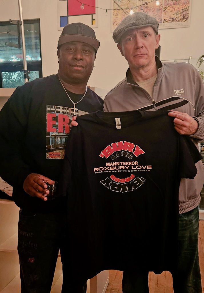 Shayminn's tweet photo. BIG UPS to my brother from another @mannterror & it was great seeing my peoples as we all celebrated the release of Terror's #EndOfAnEra2 alb & the debut of the video for his song "Roxbury Love"
๐ค๐ฅ๐ฏ #BostonStandUp https://t.co/vToBMsOb9E