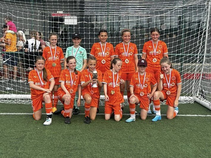 🏆 Congrats to our u11s for winning the Poolfoot Tournament u11s Plate Final this weekend! We are delighted to see the girls finally get something for their hard work and effort throughout the season, which saw us walk away with the win after a tense penalty shootout 👏🏼🧡