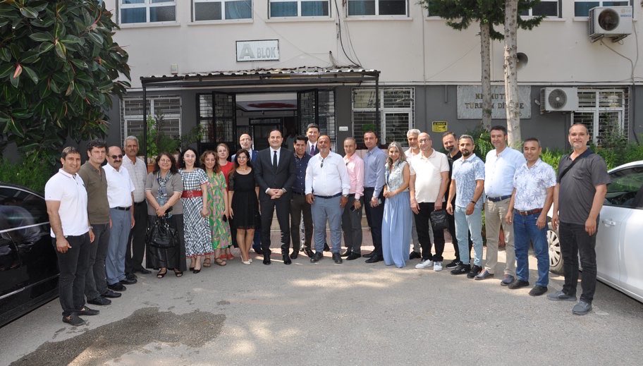 YuregirMem's tweet photo. İl Milli Eğitim Müdürümüz Sayın Yaşar KOÇAK;
✅Sunar Nuri Çomu Anadolu Lisesi’nin düzenlediği “English Festival” etkinliği kapsamında hazırlanan İngilizce tiyatro gösterisine katıldı. @tcmeb @kocakysr @mrt__celikk https://t.co/6rPLhLuN1T