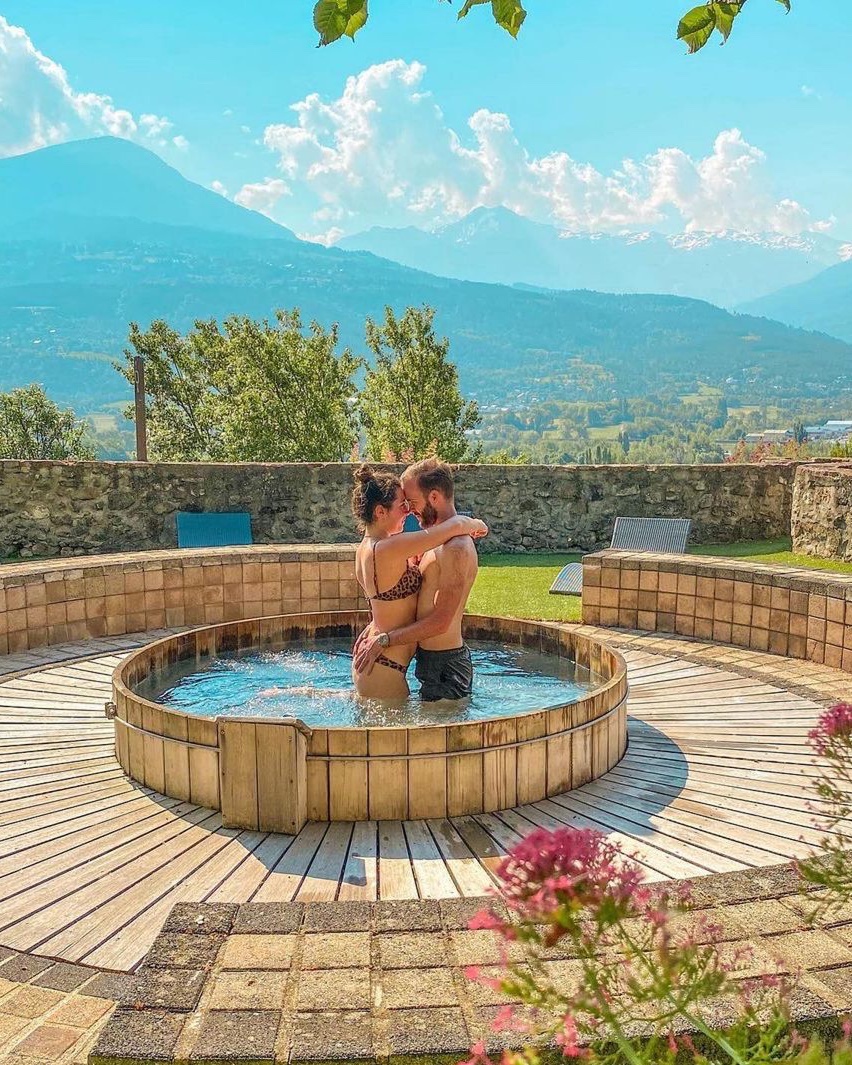 asaguestfr's tweet image. #MondayMotivation  
+10 pour la vue imprenable sur les montagnes😍 

Niché au cœur de la nature avec une vue imprenable sur les montages : l'Hôtel La Robéyère est l'endroit idéal pour se détendre !
     
Pour réserver, c'est juste ici bit.ly/3MLc5I4 ✨⁠

⁠#asaguest