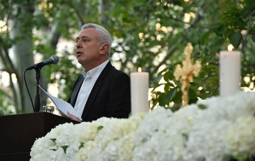 almayadeen_es's tweet image. Franjieh: Seré presidente de todo el Líbano si soy elegido es.mdn.tv/7B0q

#Libano #Elecciones #Franjieh #Politica