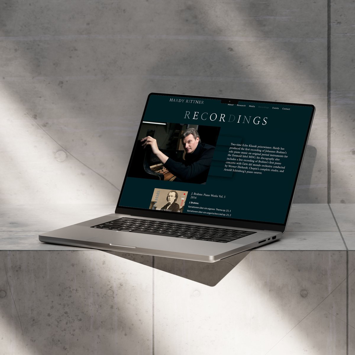 Have a look at our newly launched site design and photography for @Baerenreiter artist & pianist, Hardy Rittner. See the new website here 📷 hardyrittner.com @KeynoteAM