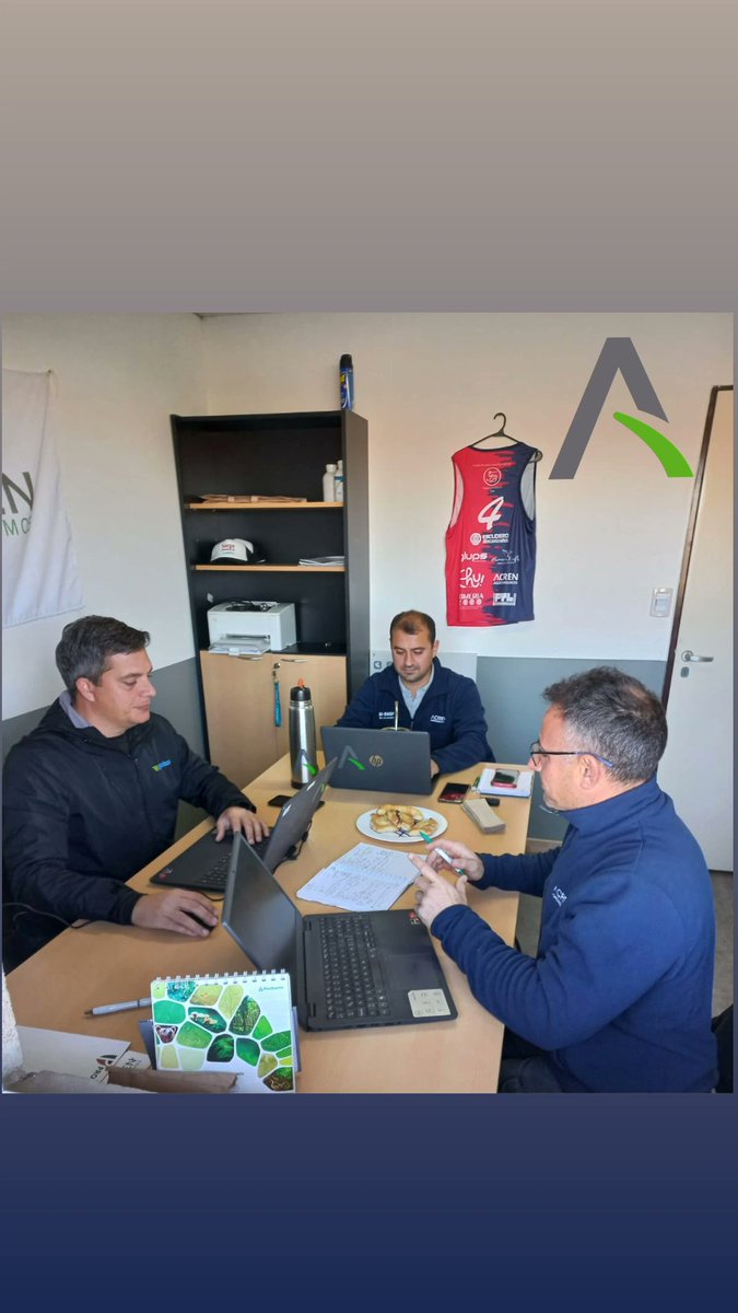 AcrenSa's tweet photo. Primer reunión comercial, en las oficinas de ACREN ALVEAR (Ruta Nac A-012 km 4). Contamos con depósitos de fertilizantes. https://t.co/nxrs2b33Ff