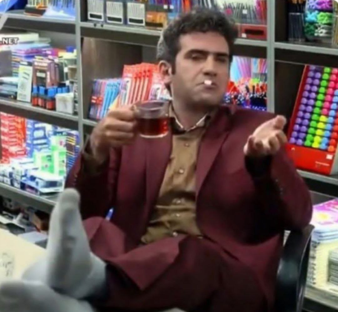 خدا هر ۵ آیه یکبار تو قرآن:
حالا بندگی من رو نکن، من ضرر میکنم یا تو