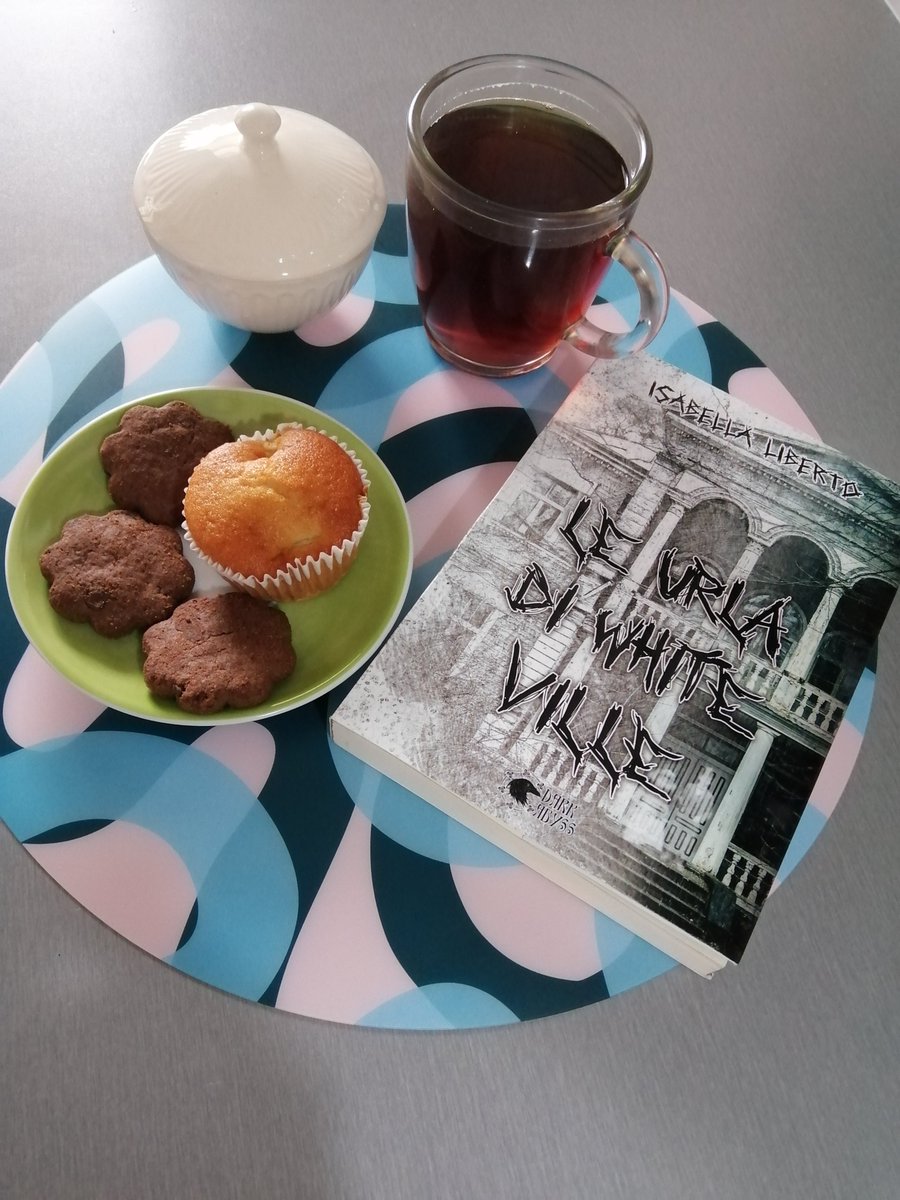 Oggi così... Colazione a White Ville 🏡📚
Buona domenica di dolcezze e letture, anime da brivido 💜☕️
#domenica #librietazzeditè #summer #colazione #libri #leurladiwhiteville #books #lovebooks #leggere #thriller #thrillerpsicologico #booksaddicted #bookslover #libridaleggere