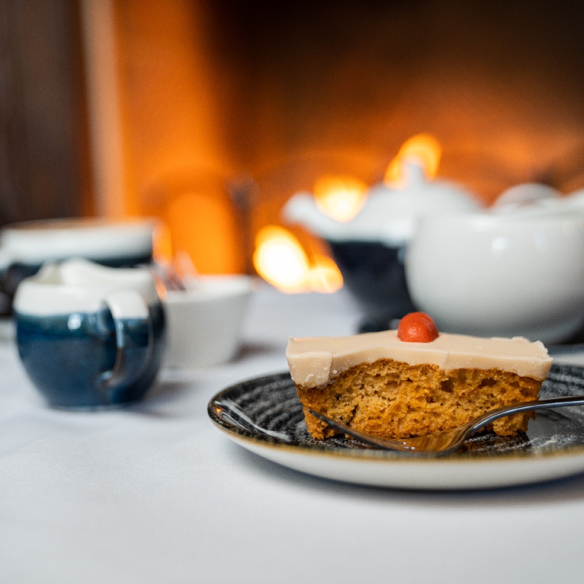 Who said Monday mornings have to be blue?

Join us every morning from 10 am for a cake and hot drink for just £6.☕️

Head to our website for more information about Stonehouse Court:
fal.cn/3z108

#StonehouseCourtHotel #GreenTourism #VisitStroud #CoffeeAndCake