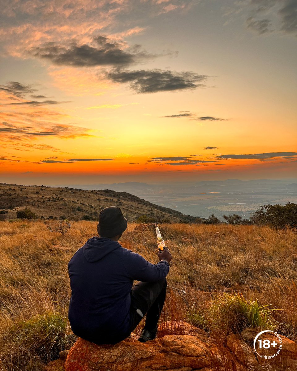 LesibaL's tweet photo. Sun fact 😝: the end of a sunset is known as twilight &amp; has 3 phases to it. Civil, nautical and astronomical twilight.

Dusk &amp; Dawn (astronomical twilight ) mark the last and first sight of light in a day ☀️

#CoronaSunsets #FollowTheSunsetZA #AD https://t.co/3w1ZR1mOuW