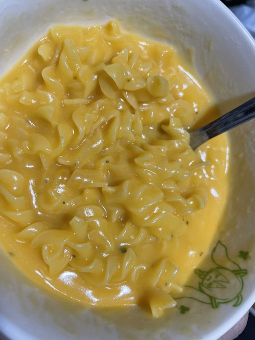 マッケンチーズうめぇ&hellip; マカロニチーズで一個で結構腹持ちいいしかなりオススメ https://t.co/0tycgHzKzb