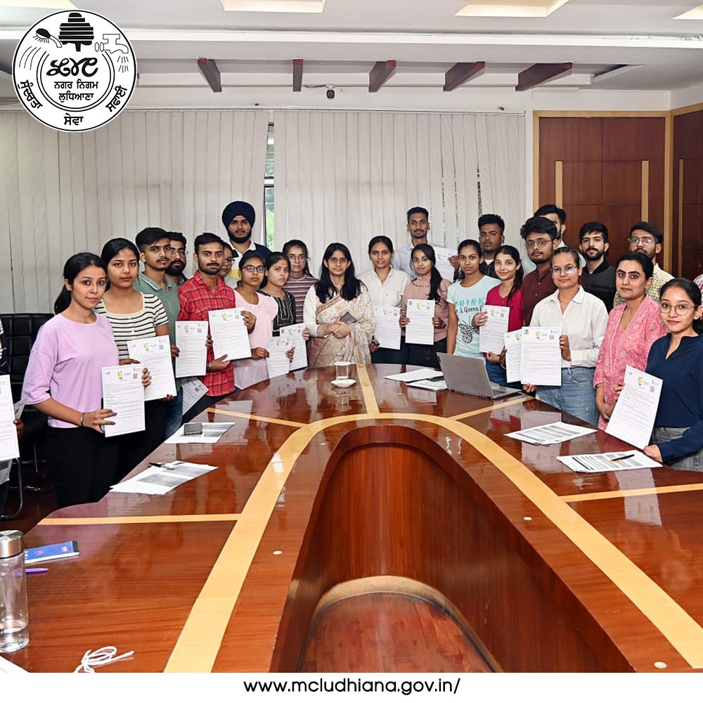 mcldhofficial's tweet photo. The Urban Learning Internship Program (TULIP): MC inducts fresh batch of 41 interns under Smart City Mission and Swachh Bharat mission 
.
.
#ludhiana #tulip #urbanlearning #smartcitymission #ReduceReuseRecycle #Swachhta #StudentsForCleanliness #CommunitySafety #LawEnforcement https://t.co/2GEgDTLwp9