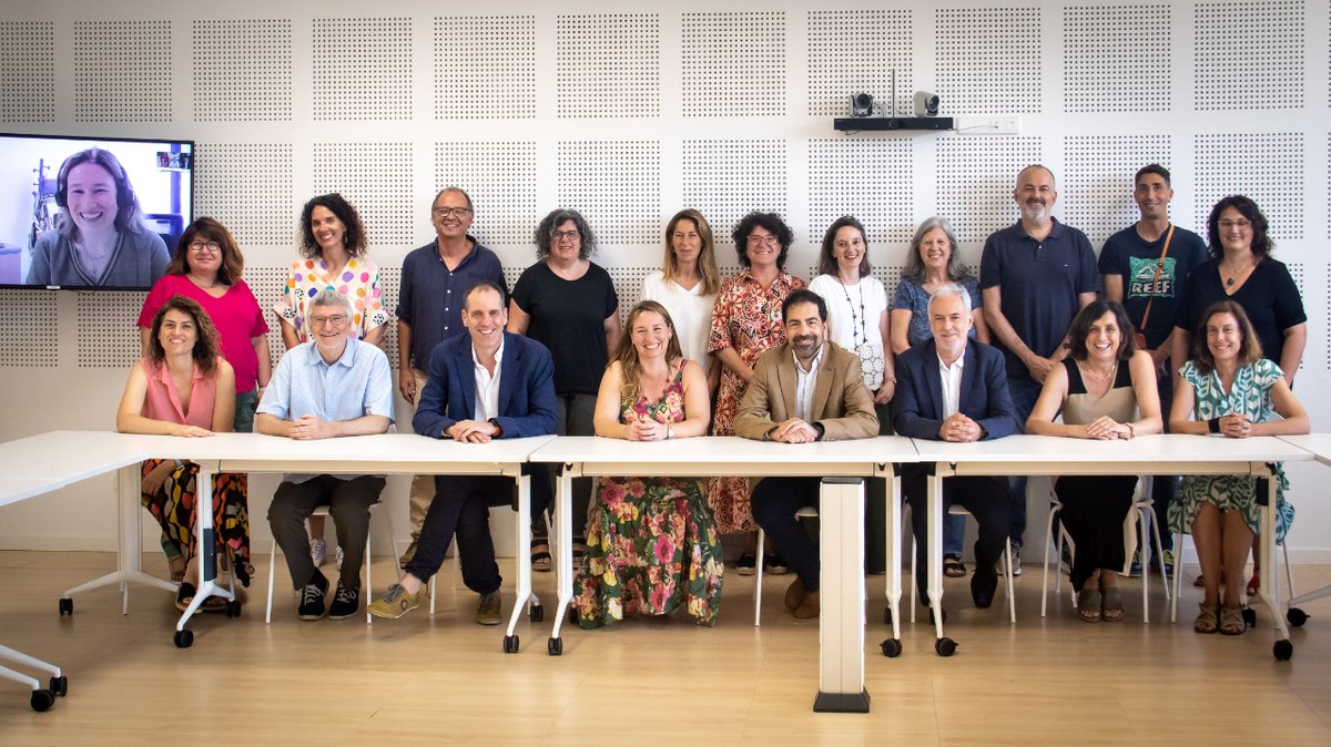Universitat de les Illes Balears - UIB (@uibuniversitat) on Twitter photo 📢 El Ministeri d'<a href="/educaciongob/">Ministerio de Educación, FP y Deportes</a> ha visitat avui la Facultat d'<a href="/EducacioUIB/">Facultat d'Educació de la UIB</a> per conèixer el programa d’acompanyament constructiu per formar els tutors de les #pràctiques.
➡️ És una experiència pionera per millorar la #qualitat dels futurs docents!
🔗diari.uib.cat/Hemeroteca/El-… 📢 El Ministeri d'<a href="/educaciongob/">Ministerio de Educación, FP y Deportes</a> ha visitat avui la Facultat d'<a href="/EducacioUIB/">Facultat d'Educació de la UIB</a> per conèixer el programa d’acompanyament constructiu per formar els tutors de les #pràctiques.
➡️ És una experiència pionera per millorar la #qualitat dels futurs docents!
🔗diari.uib.cat/Hemeroteca/El-…
