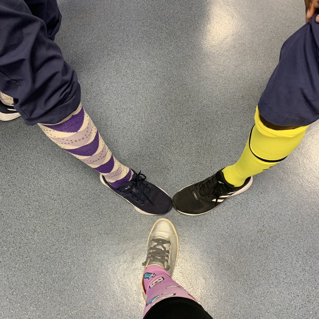 nzfran88_fran's tweet photo. @LegsMatter week 2023 - the ⏰ is riniging - the 🧦 are on, #couragetocompress, we are talking to people about why their #legsmatter https://t.co/I7tdPmBySz