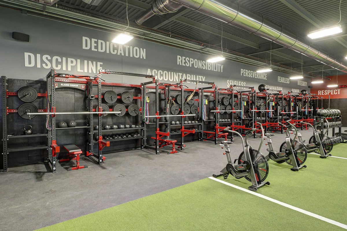 StructureToneSW's tweet photo. Introducing the new #D1 Training in #SanAntonio! Our state-of-the-art 4,800SF workout facility is designed to inspire greatness and help you reach your fitness goals. Elevate your training experience and unlock your potential. #KilvarockPerformance #SportsMedProperties #STGDesign https://t.co/sN35tX0dld